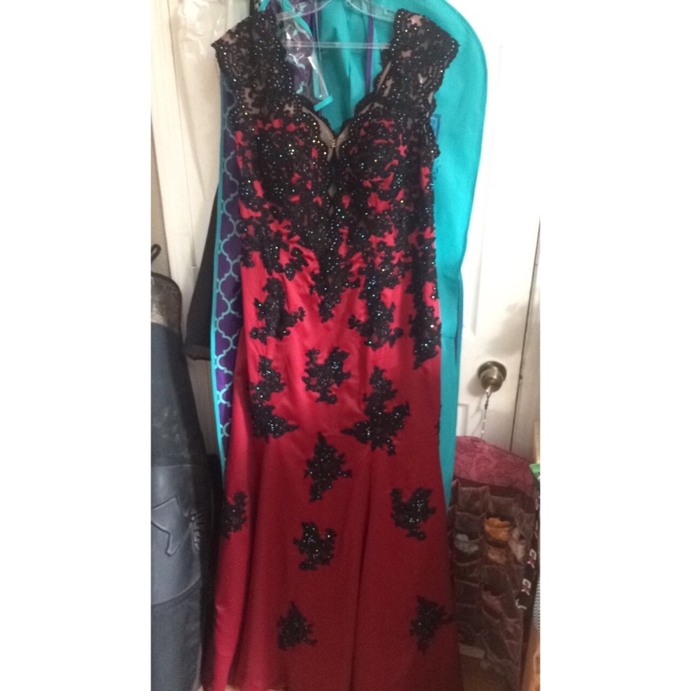 Red/Black Prom Dress